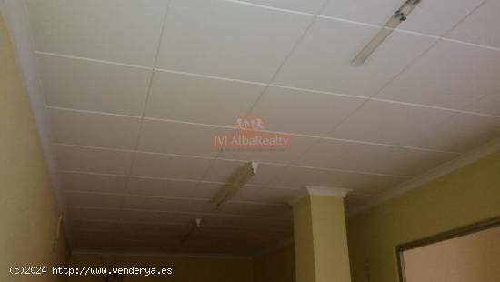 LOCAL COMERCIAL A PIE DE CALLE . IDEAL OFICINAS, ASESORIA ETC. - ALBACETE