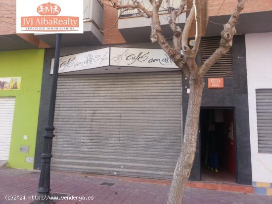 VENDO BAR RECIEN REFORMADO EN EROSKI DE 70 MTS. - ALBACETE