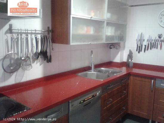 BAJADA DE PRECIO¡¡¡¡   PISO BAJO EN CHINCHILLA 4 DORMITORIOS 2 BAÑOS CON GARAJE  SEMI NUEVO - A