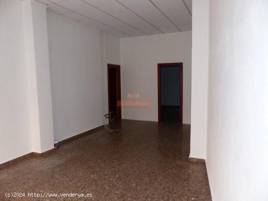 SE ALQUILA LOCAL COMERCIAL EN ZONA CENTRO- CARRETAS- EROSKI - ALBACETE