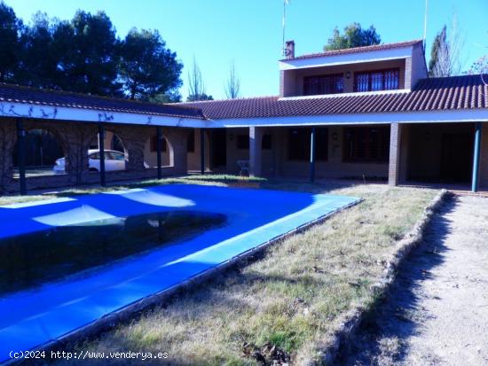  SE VENDE PRECIOSA PARCELA CON PISCINA EN RIACHUELOS II. - ALBACETE 