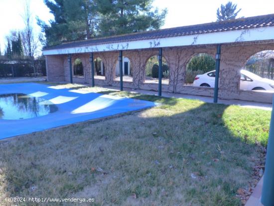 SE VENDE PRECIOSA PARCELA CON PISCINA EN RIACHUELOS II. - ALBACETE