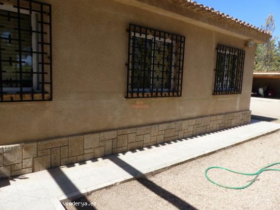 SE VENDE PARCELA CON PISCINA Y PISTA DE PADEL, ZONA VEREDA DE JAEN. - ALBACETE