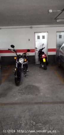 SE VENDEN DOS PLAZAS DE GARAJE Y TRASTERO, ZONA HOSPITAL. - ALBACETE