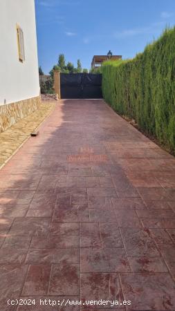 SE VENDE PARCELA DE 500M, CON CASA Y PISCINA EN ALCADOZO. - ALBACETE