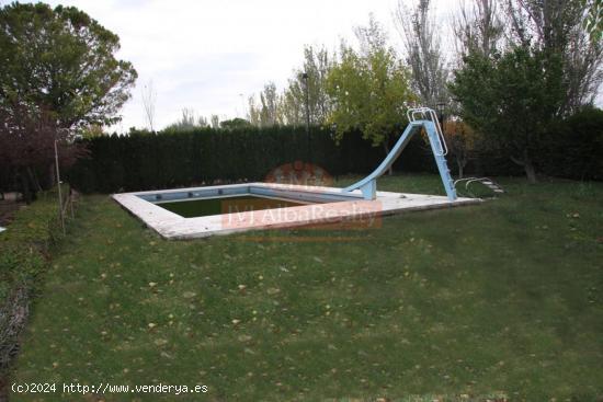 SE VENDE PARCELA DE 2500M CON PISCINA Y PISTA DE TENIS, EN URB. RIACHUELOS. - ALBACETE