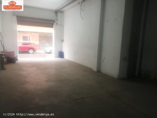 LOCAL COMERCIAL CON VADO EN ZONA INDUSTRIA EN VENTA O ALQUILER - ALBACETE