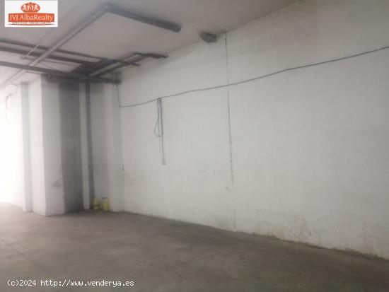 LOCAL COMERCIAL CON VADO EN ZONA INDUSTRIA EN VENTA O ALQUILER - ALBACETE