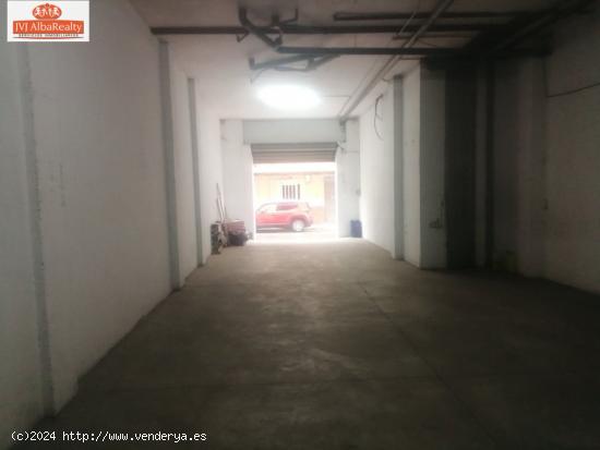 LOCAL COMERCIAL CON VADO EN ZONA INDUSTRIA EN VENTA O ALQUILER - ALBACETE