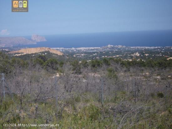 Parcela de 10.000m2 con increibles vistas al mar. Situada en la falda de Ponoig - ALICANTE