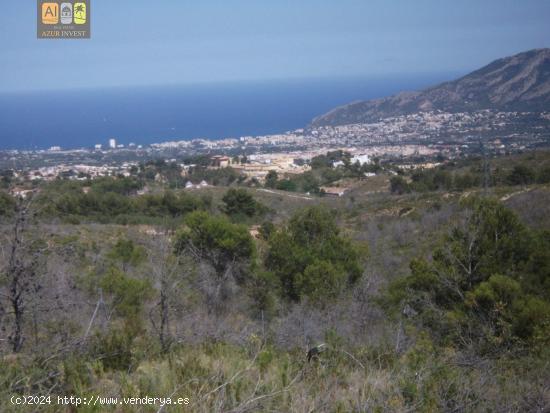 Parcela de 10.000m2 con increibles vistas al mar. Situada en la falda de Ponoig - ALICANTE