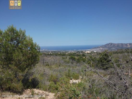 Parcela de 10.000m2 con increibles vistas al mar. Situada en la falda de Ponoig - ALICANTE