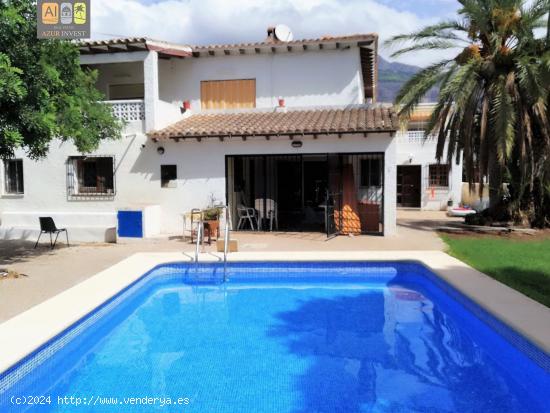 Dos adosados con terreno y piscina privada en Altea La vella - ALICANTE