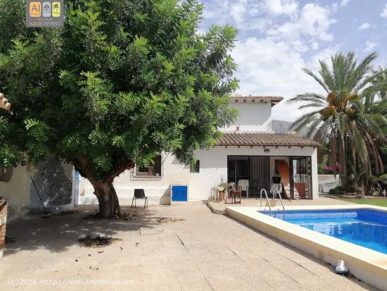 Dos adosados con terreno y piscina privada en Altea La vella - ALICANTE