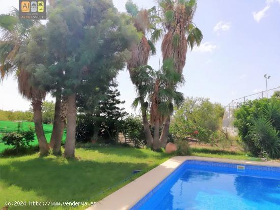 Dos adosados con terreno y piscina privada en Altea La vella - ALICANTE