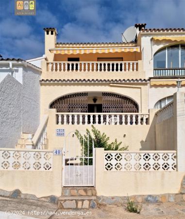  ADOSADO EN LA URBANIZACION EL TOSSAL - ALICANTE 