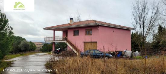 CASA CON FINCA DE 58000,ZONA CRTA ALMARAZ - ZAMORA