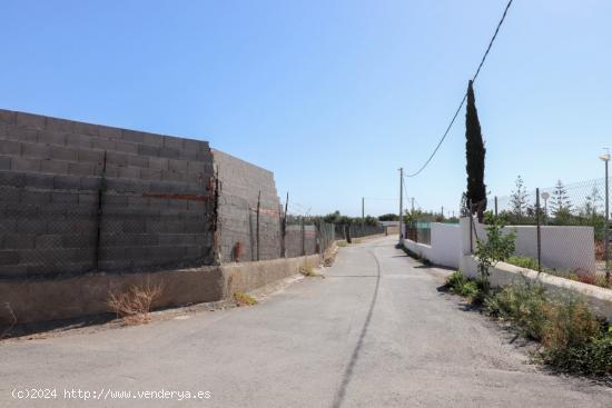  SE VENDE PARCELA EN BENAHADUX - ALMERIA 