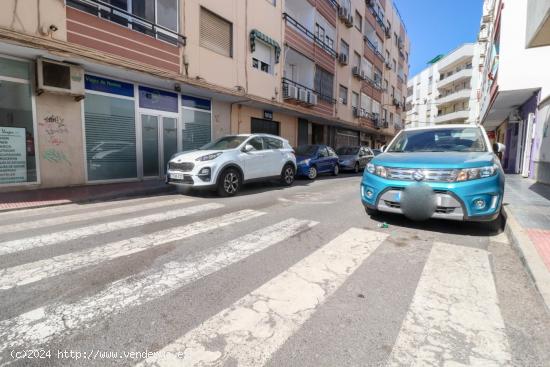 ESTUPENDO LOCAL EN AVENIDA SANTA ISABEL - ALMERIA