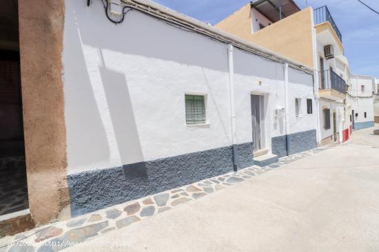  CASA EN  VENTA EN ZONA ABRUCENA - ALMERIA 