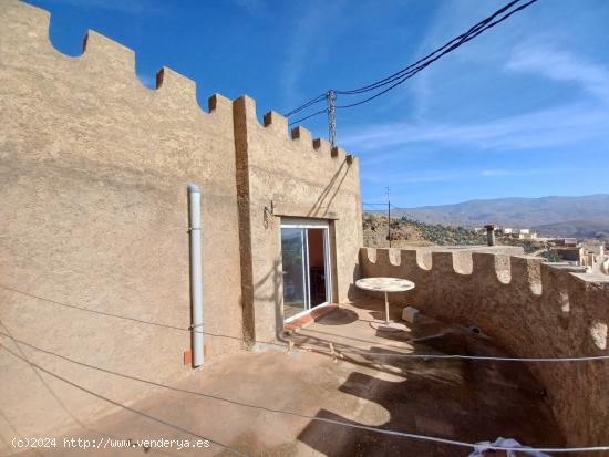 SE VENDE CASA CON COCHERA EN ABLA - ALMERIA