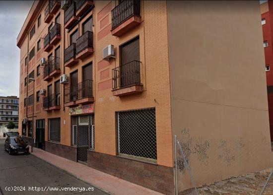 Local de 111 m2 en venta en Torrijos (Toledo) - TOLEDO