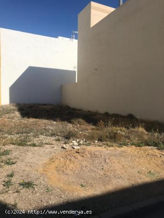 SOLAR SITUADO A ESCASOS METROS DE LA ZONA NUEVA DEL PARQUE DE LA VENTA DEL VISO - ALMERIA