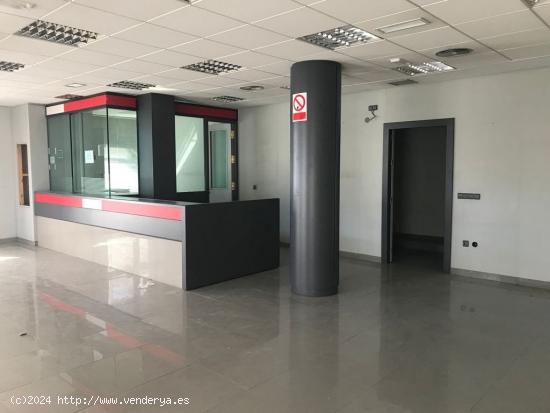 LOCAL DE 160M² EN PLENO BULEVAR DE VICAR - ALMERIA