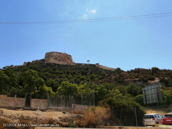 Se imagina vivir en una vivienda unifamiliar en el centro de Alicante con vistas al Castillo? - ALIC