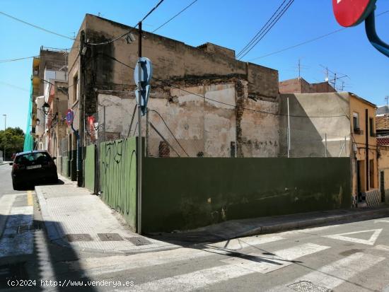 Se imagina vivir en una vivienda unifamiliar en el centro de Alicante con vistas al Castillo? - ALIC