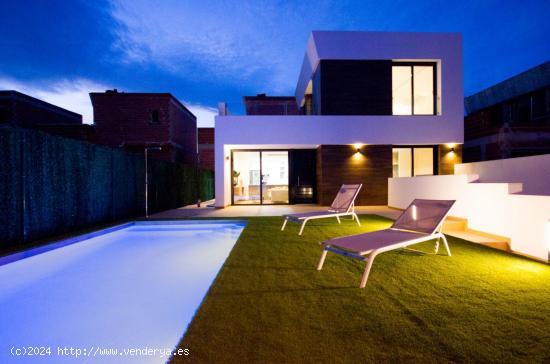 Chalet independiente en parcela privada - ALICANTE