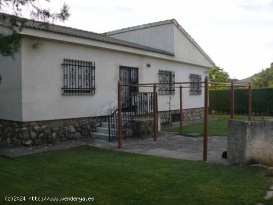 Urbis te ofrece un amplio chalet en venta en Castellanos de Villiquera, Salamanca. - SALAMANCA