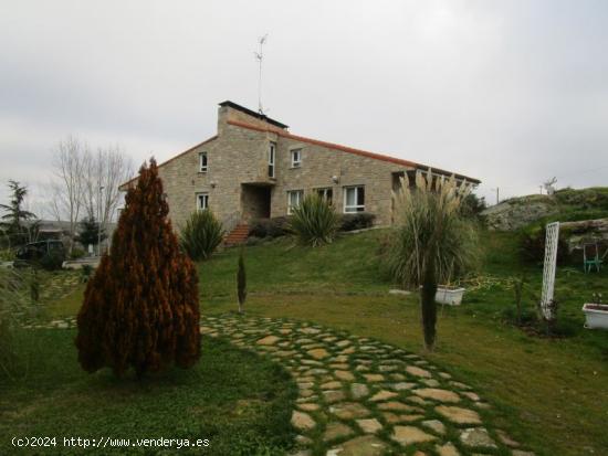 Urbis te ofrece un espectacular chalet situado en Fermoselle, Salamanca. - ZAMORA