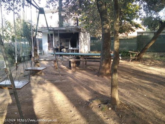 CASTELLARNAU. TERRENO SIN PENDIENTE DE 2.100m2 EN UNA DE LAS MEJORES CALLES. - BARCELONA