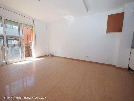 SE VENDE PISO EN BARCELONA, ZONA CAN BARÓ - BARCELONA