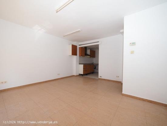 SE VENDE PISO EN BARCELONA, ZONA CAN BARÓ - BARCELONA