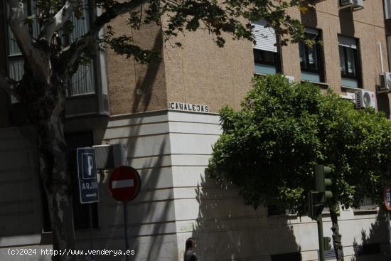 Local en Rentabilidad con inquilino garantizado. - SEVILLA