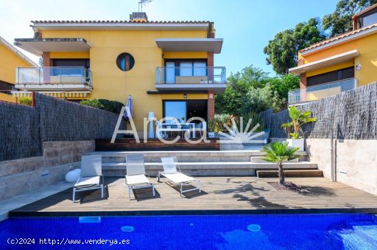  Elegante casa con moderno diseño cerca de la Playa en Sant Vicenç de Montalt - BARCELONA 