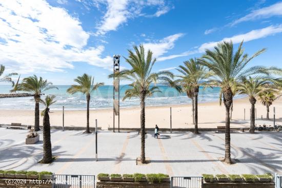 FANTASTICO PISO DE 4 HABITACIONES CON PARKING Y VISTAS DIRECTAS MAR EN ZONA TOP PS.JAUMIE I SALOU - 