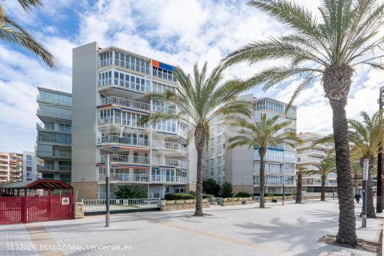 FANTASTICO PISO DE 4 HABITACIONES CON PARKING Y VISTAS DIRECTAS MAR EN ZONA TOP PS.JAUMIE I SALOU - 