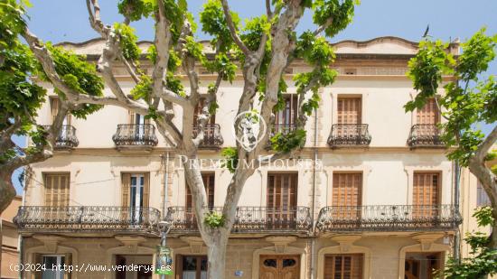 Finca con Casa Indiana y dos pisos en Arenys de Mar - BARCELONA