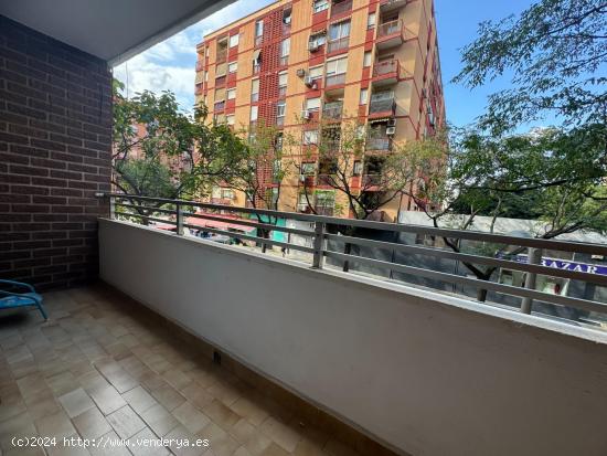 PISO EN VALENCIA CON 4 HABITACIONES, TERRAZA Y BALCON - VALENCIA