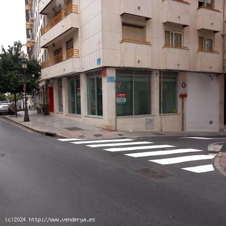 LOCAL COMERCIAL ADAPTADO  322 M2,  ESQUINA MARQUES DE ARACENA-HUELVA - HUELVA