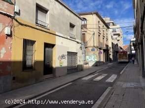 CASA DE DOBLE CASAL EN EL CENTRO DE TERRASSA PARA DERROCAR - BARCELONA