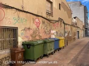 CASA DE DOBLE CASAL EN EL CENTRO DE TERRASSA PARA DERROCAR - BARCELONA