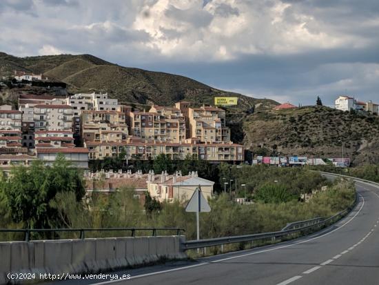 Alquiler o venta de plaza de garaje ancha y con barrera de cierre personal - GRANADA