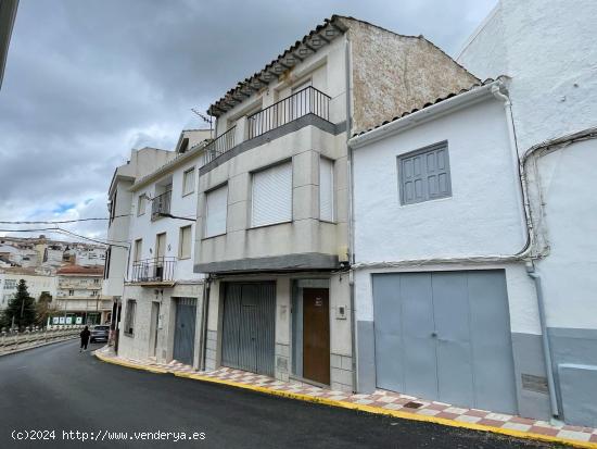  Venta de Casa Adosada en Castillo de Locubín (Jaén) - JAEN 