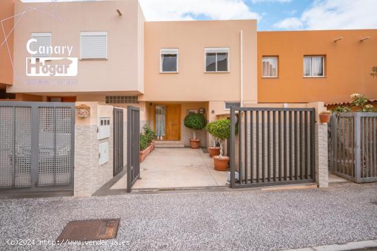 ADOSADO DUPLEX CON PISINA - LOS GIRASOLES - EL MADROÑAL - ADEJE - SANTA CRUZ DE TENERIFE