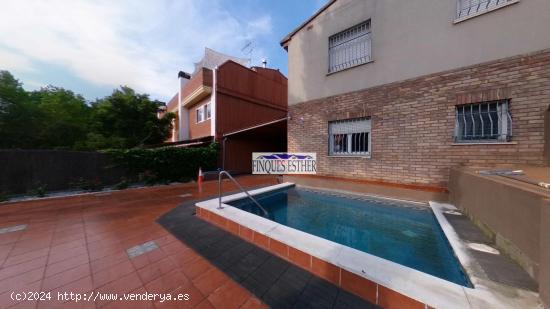 GRAN CHALET CON PISCINA Y JARDIN PROPIOS A 10 MINUTOS DEL CENTRO DE REUS - TARRAGONA