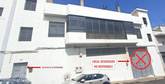 Amplia vivienda a reformar y azotea en Las Huesas - LAS PALMAS